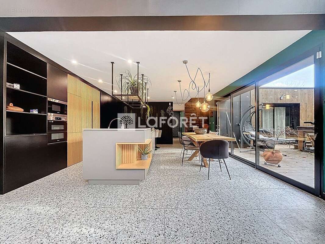 Maison à SAINT-OUEN-DE-THOUBERVILLE