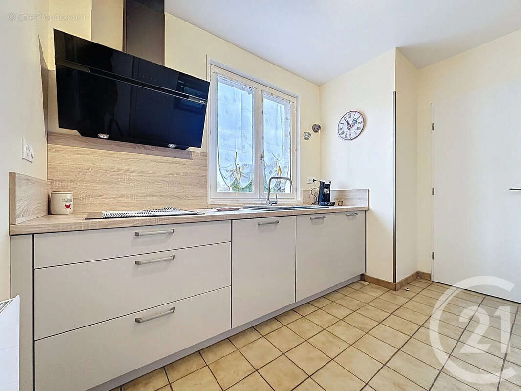 Maison à LES ECRENNES