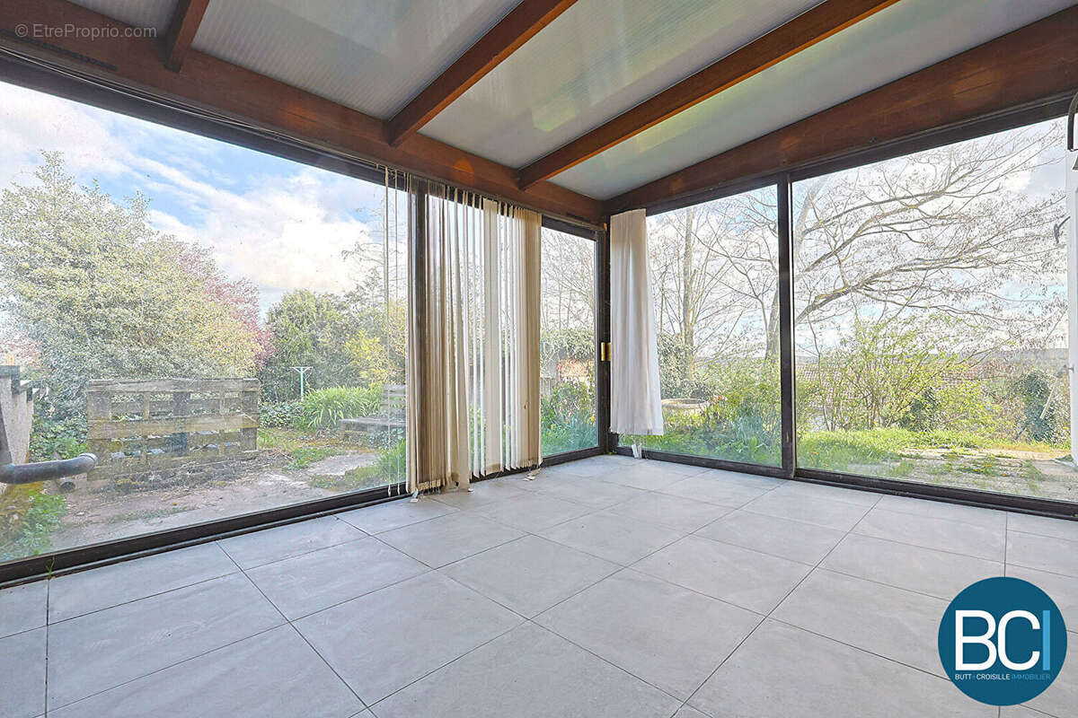 LAITRE-SOUS-AMANCE - Maison 5 pièces - 165 m2 - photo 4