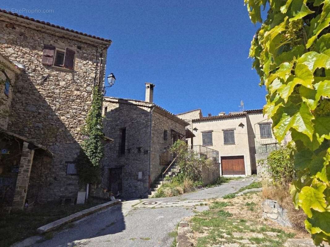 Maison à MEAILLES