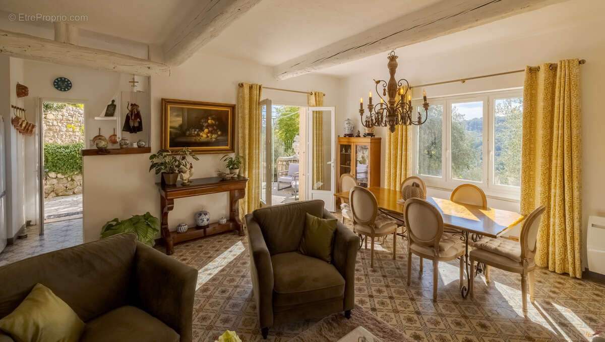 Maison à TOURRETTES-SUR-LOUP