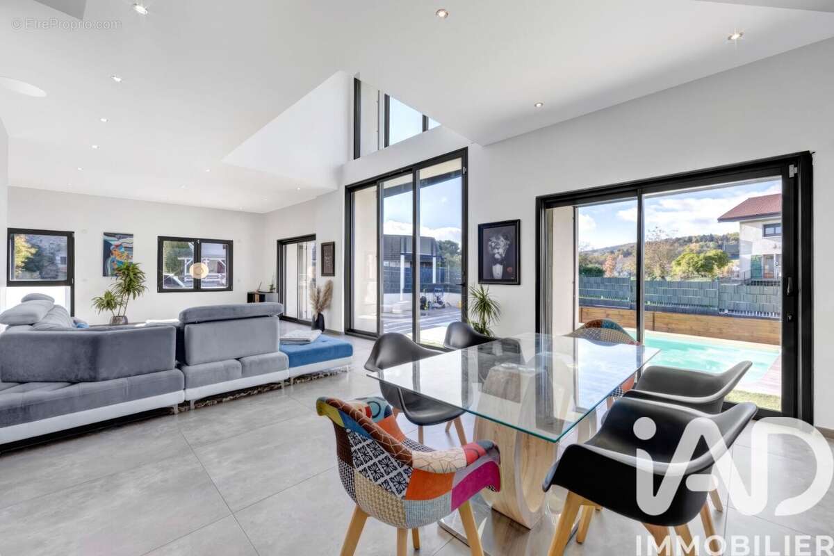 Maison 322 m² à Cuvat  - photo 5