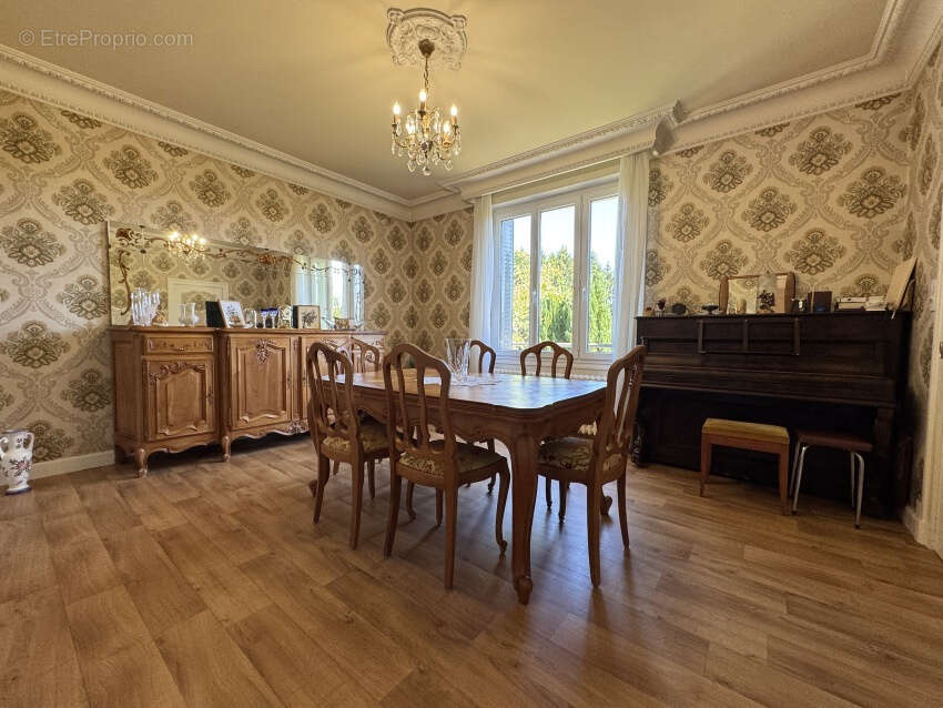 Maison à SAINT-GEORGES-DE-MONS