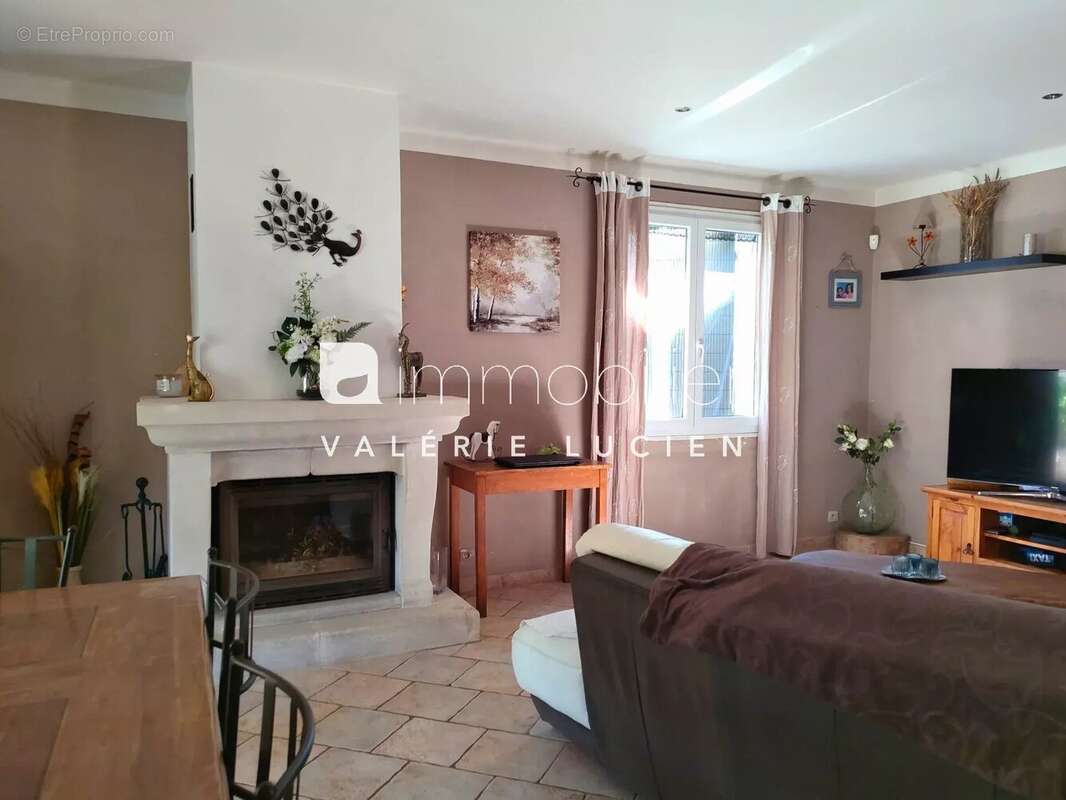 Maison à MOURIES