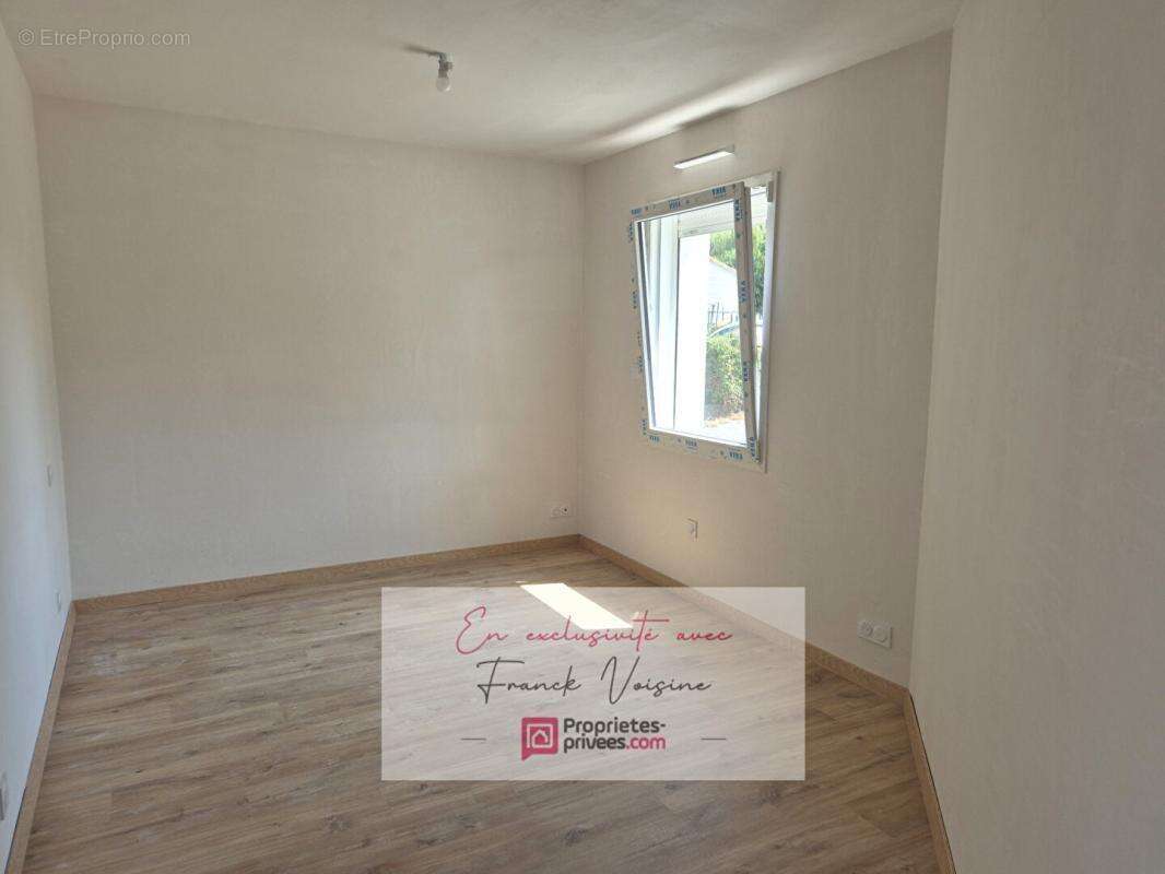 A VENDRE en Exclusivité à L'Oie, maison de 125 m2 avec 4 chambres sur une parcelle de 644 m2 env - photo 2