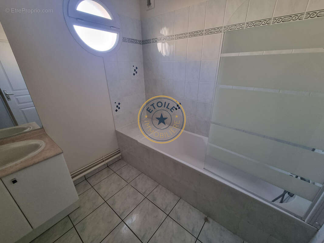 Appartement à LES PONTS-DE-CE
