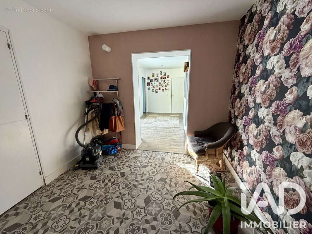 Maison 155 m² à Migne-Auxances  - photo 8