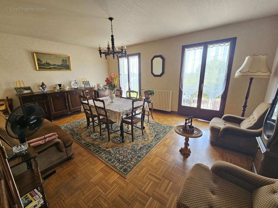 Maison à SAINT-LEONARD-DE-NOBLAT