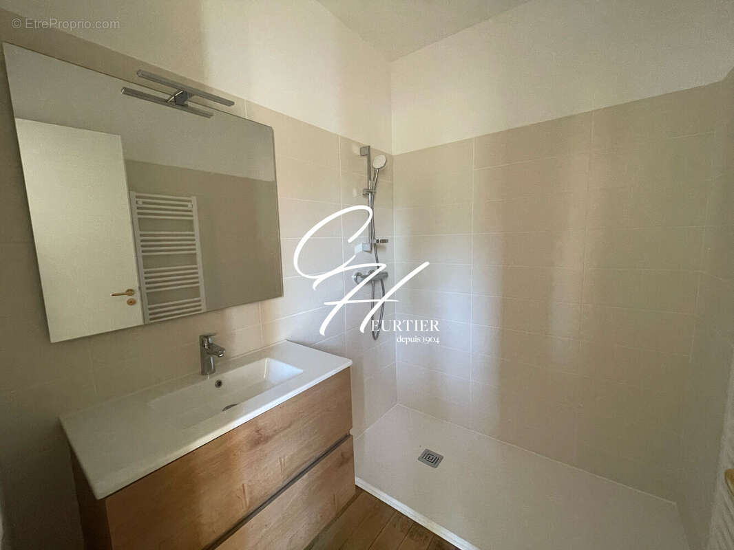 Appartement à LE PONT-DE-CLAIX