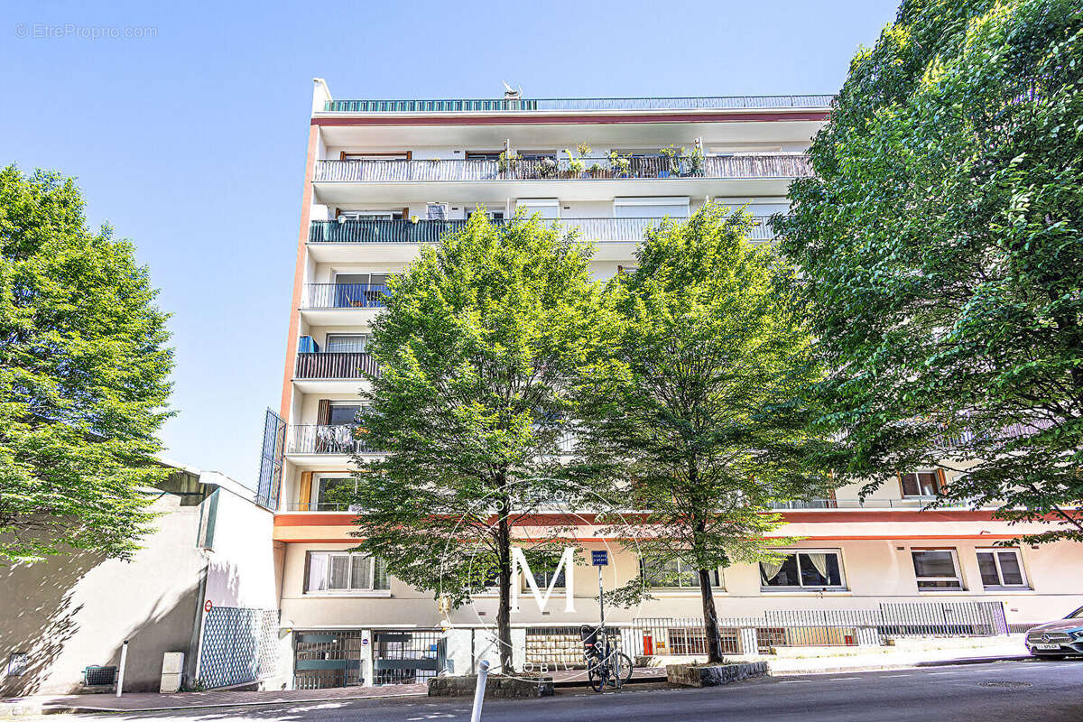 Appartement à MONTROUGE