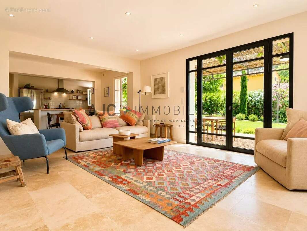 Saint-Rémy-de-Provence – Maison lumineuse de 4 chambres avec piscine proche centre - photo 11