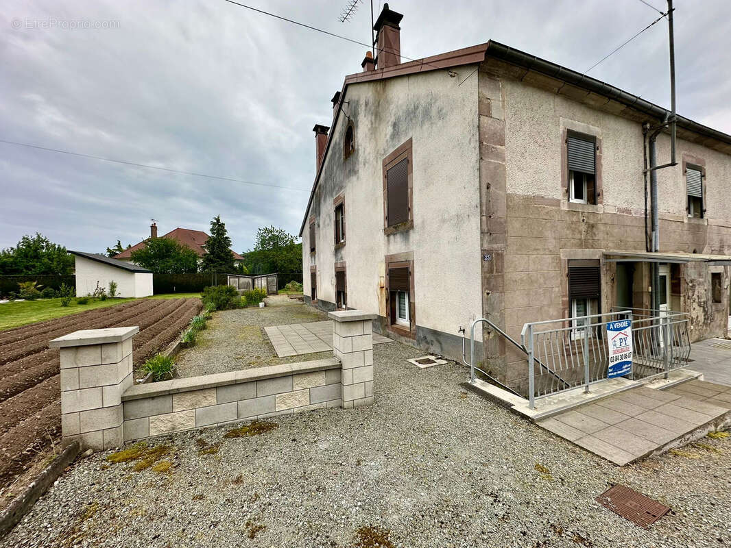 Maison à RADDON-ET-CHAPENDU