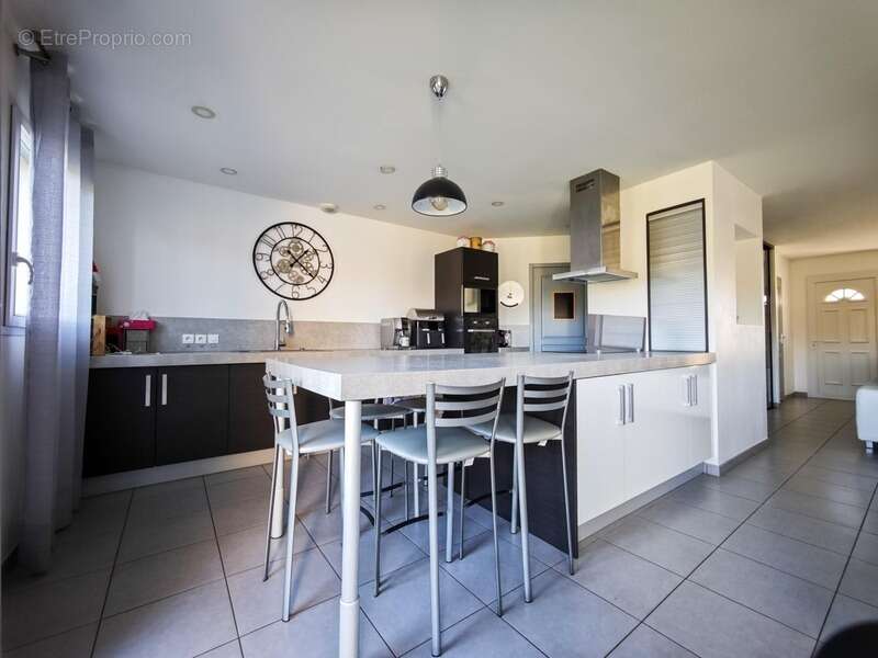 Maison à SAINT-MACAIRE-EN-MAUGES