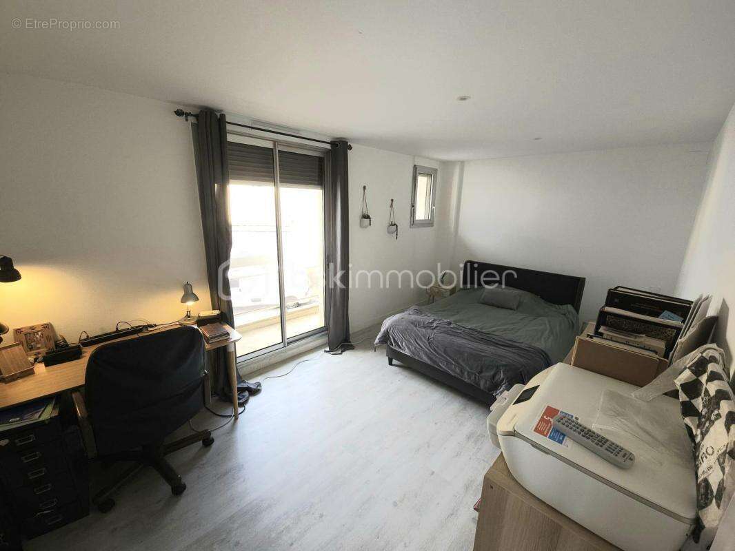 NÎMES – Proche  du Palais des Congrès de Nîmes – Appartement 4 pièces de 93 m² avec balcon , parking et caves - photo 8