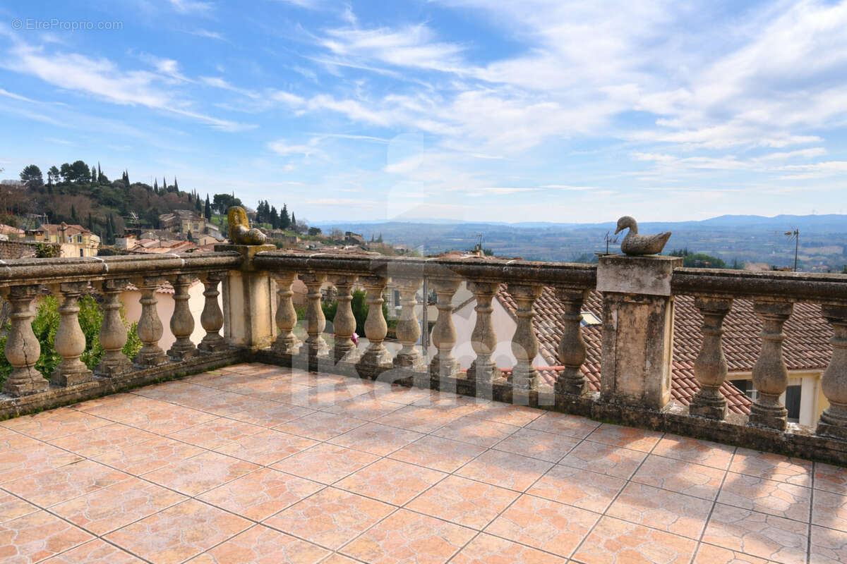 Maison à LAUDUN-L'ARDOISE