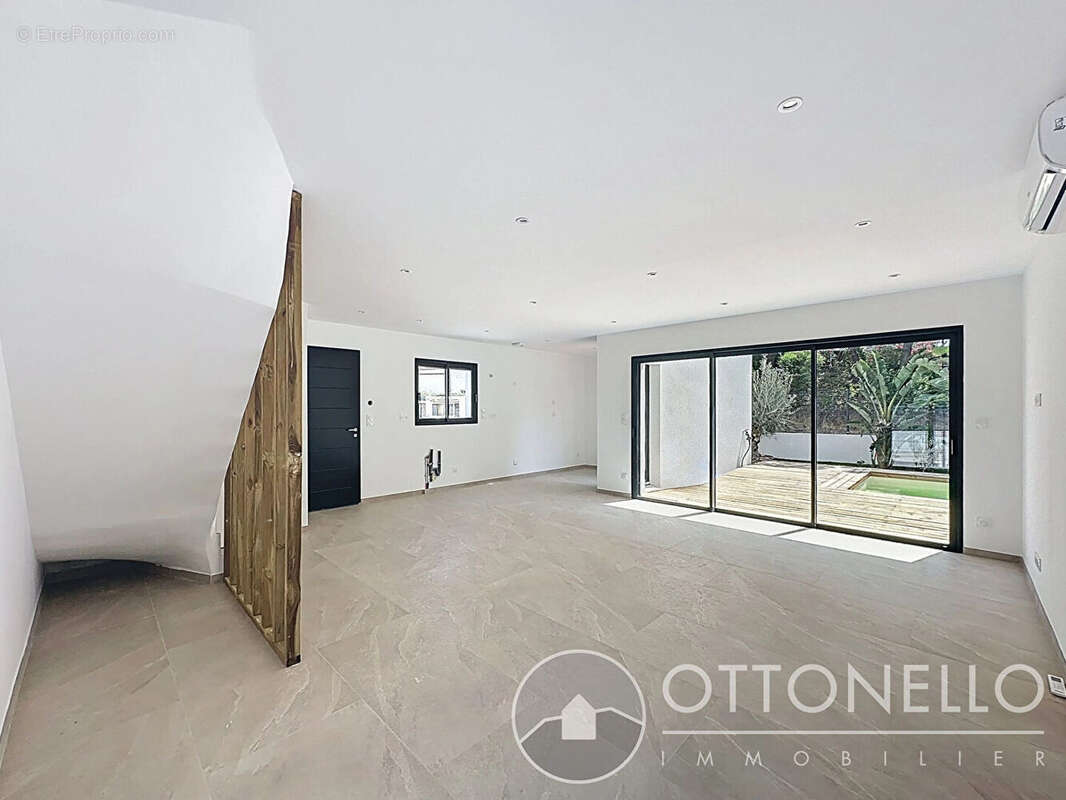 Maison à ROQUEBRUNE-SUR-ARGENS