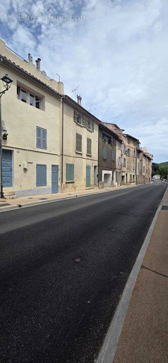 CUGES LES PINS-A VENDRE-T1/2 LOUE-HYPER CENTRE-PROCHE - Appartement à CUGES-LES-PINS