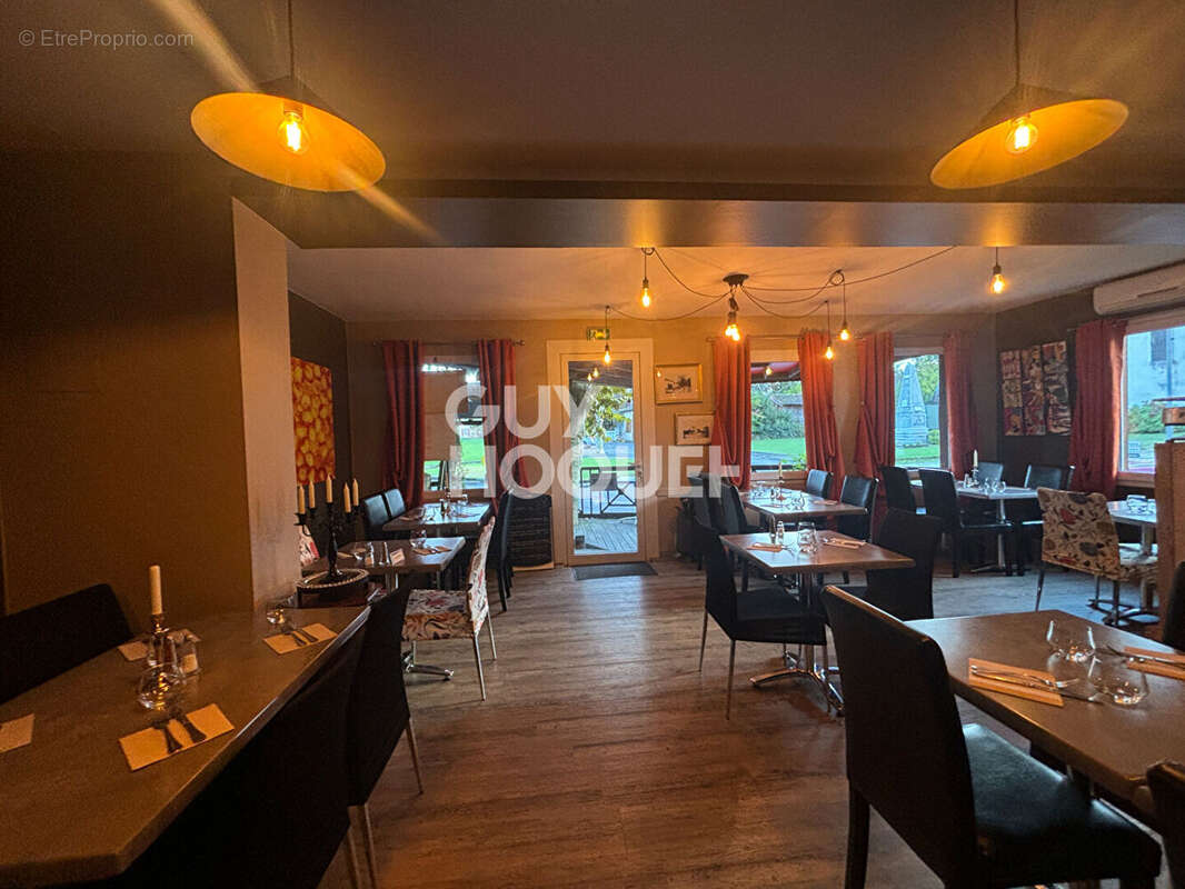 Commerce à ESCOURCE