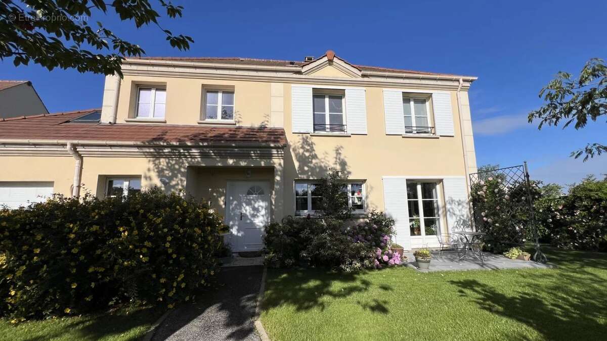 Maison à PLAISIR