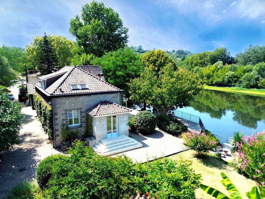 Maison à PESSAC-SUR-DORDOGNE