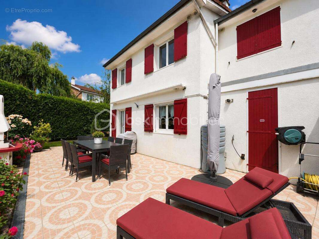 Maison à BUSSY-SAINT-GEORGES