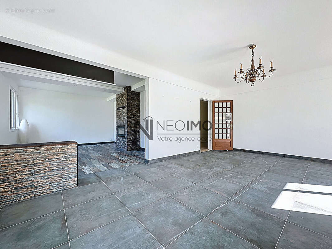 Maison à NEUFCHATEAU