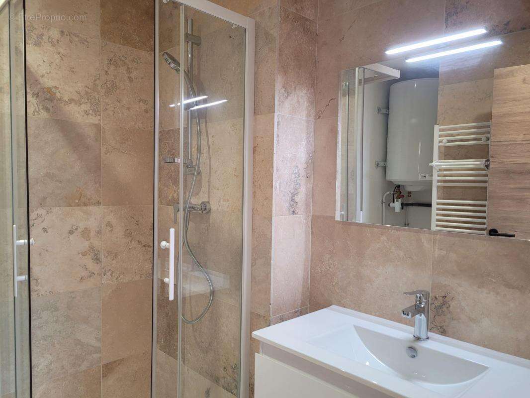 Appartement à GREOUX-LES-BAINS