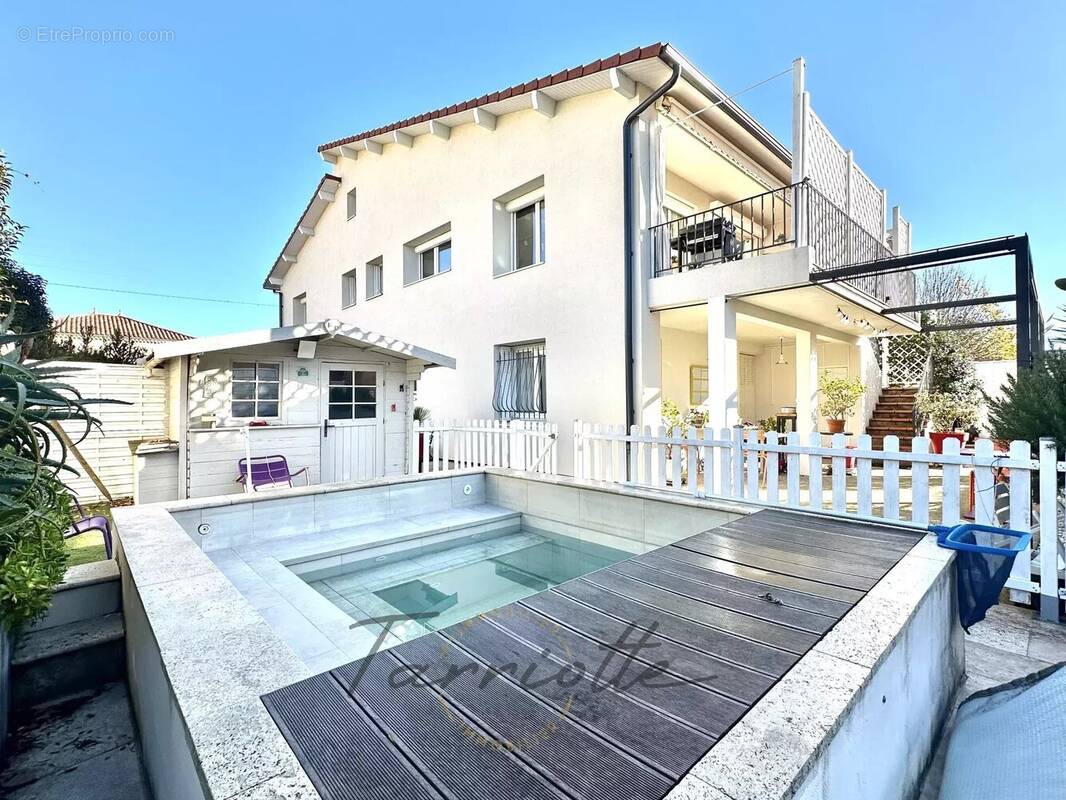 Maison à MONTELIMAR