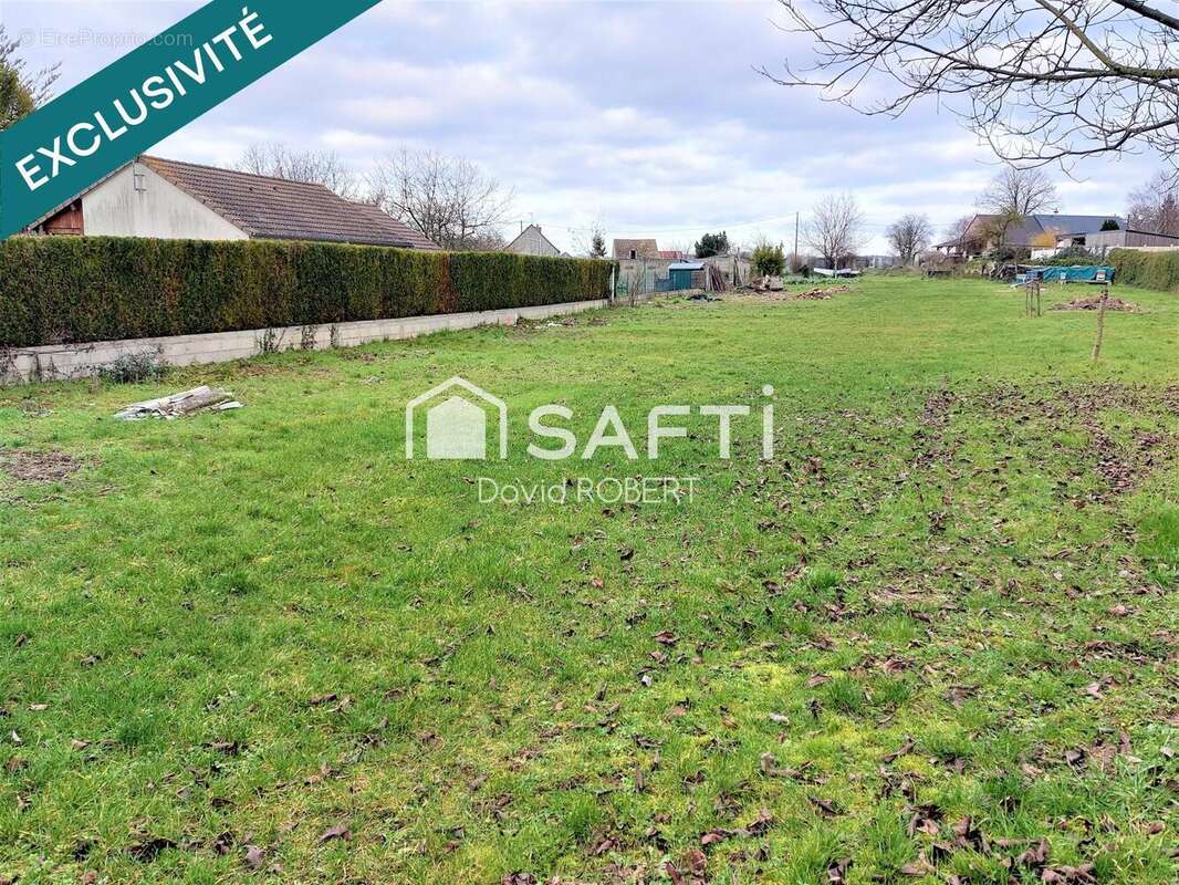 Terrain 632 m² à Crouzilles  - photo 3