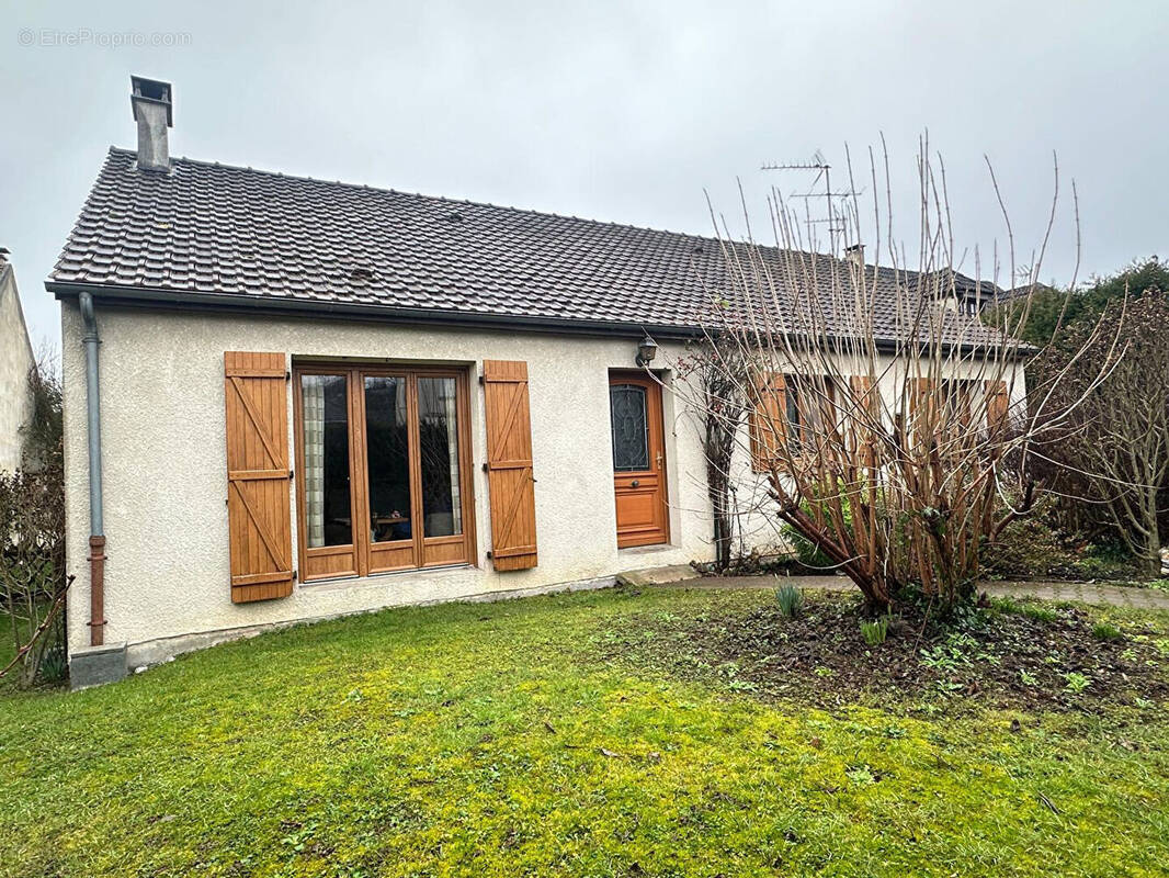 Maison à JUZIERS