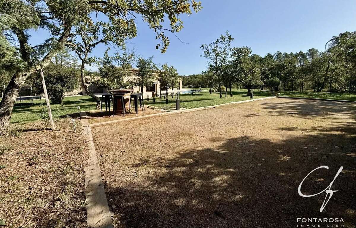 Maison à BAGNOLS-EN-FORET
