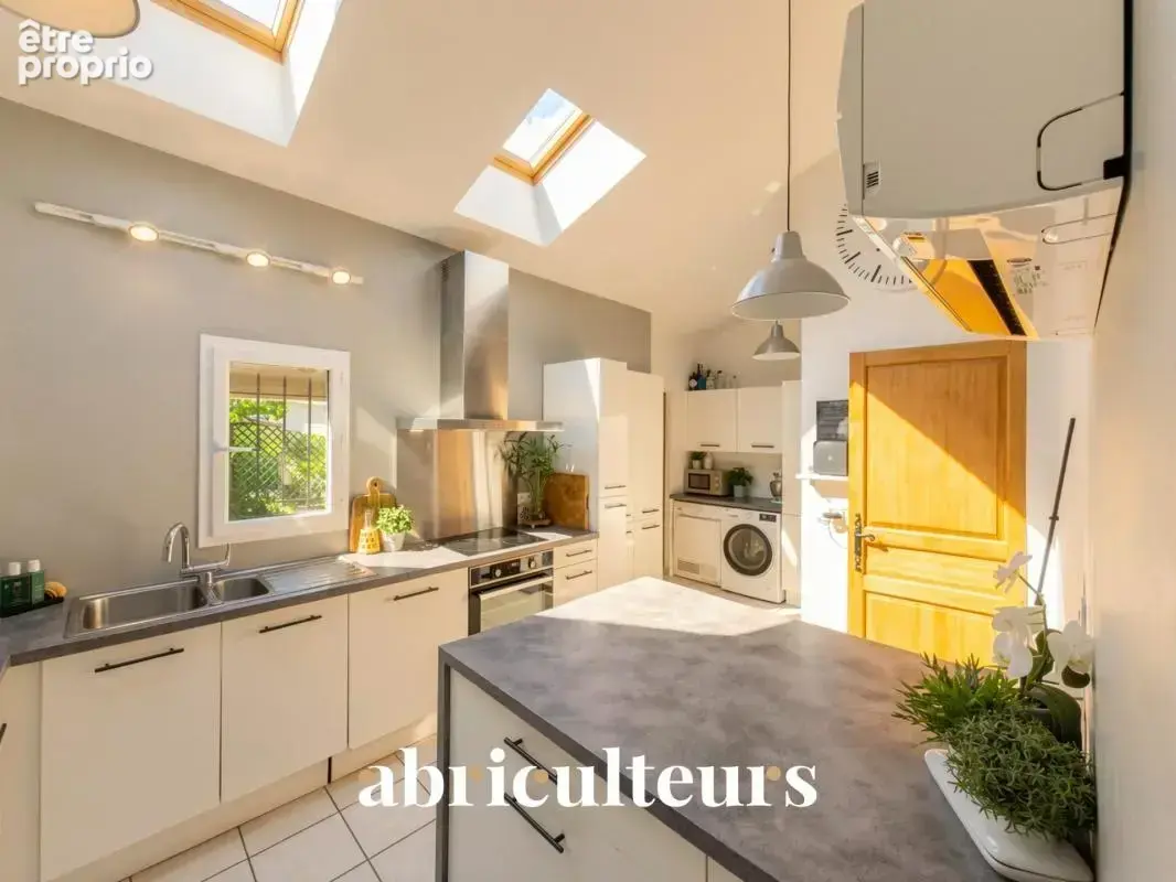 Propriété avec deux gîtes  labellisés 4 étoiles en vente à  Aups (83630) - photo 4