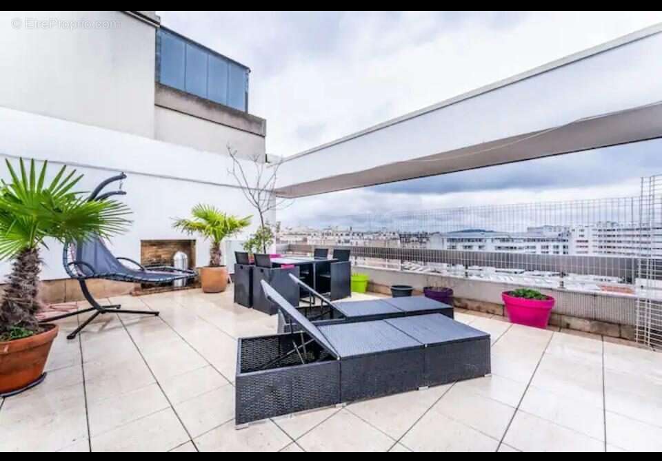 Appartement à PARIS-16E