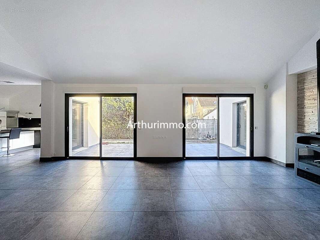 Maison à VIGNEUX-SUR-SEINE