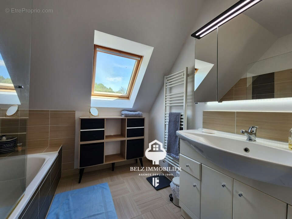 56400 Maison Ploemel contemporaine 4 chambres dont 1 en rdc garage TRES BON ETAT Jardin de 469m² - photo 12
