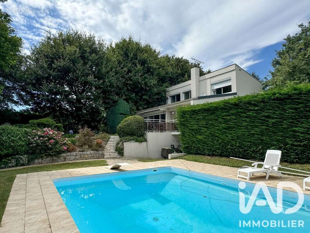 Maison 121 m² à La Ville-Du-Bois  - photo 2