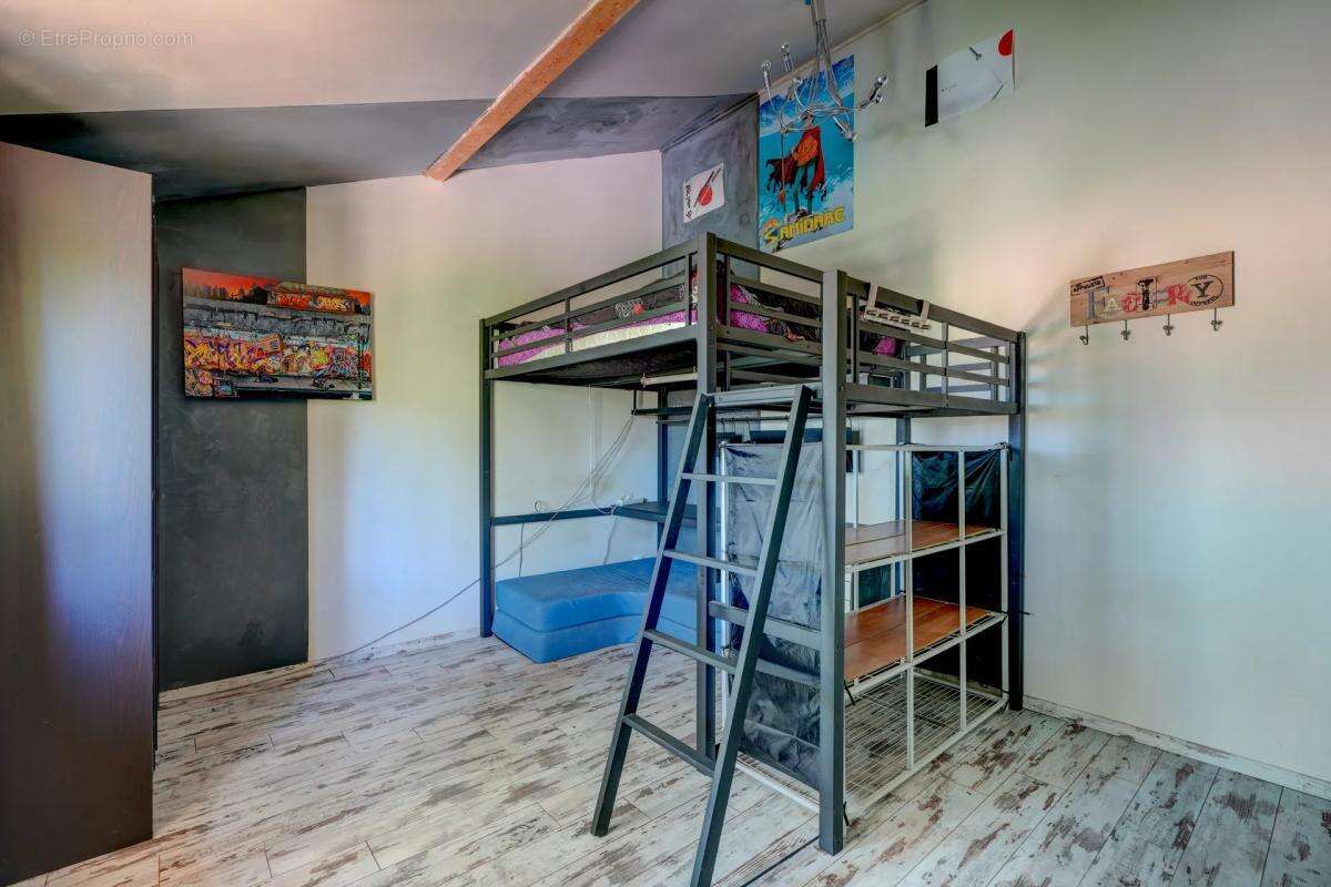 Maison de 8 pièces de 170 m² à Saint-Laurent-de-Mure - photo 12
