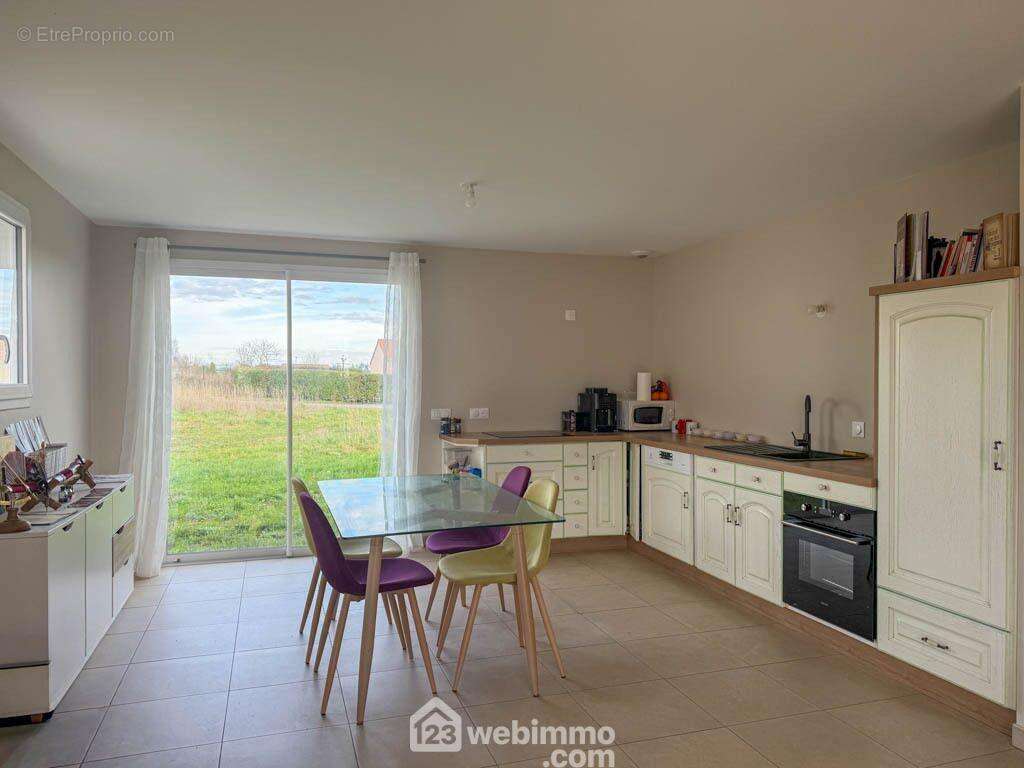avec cuisine aménagée. - Maison à MONTOURNAIS