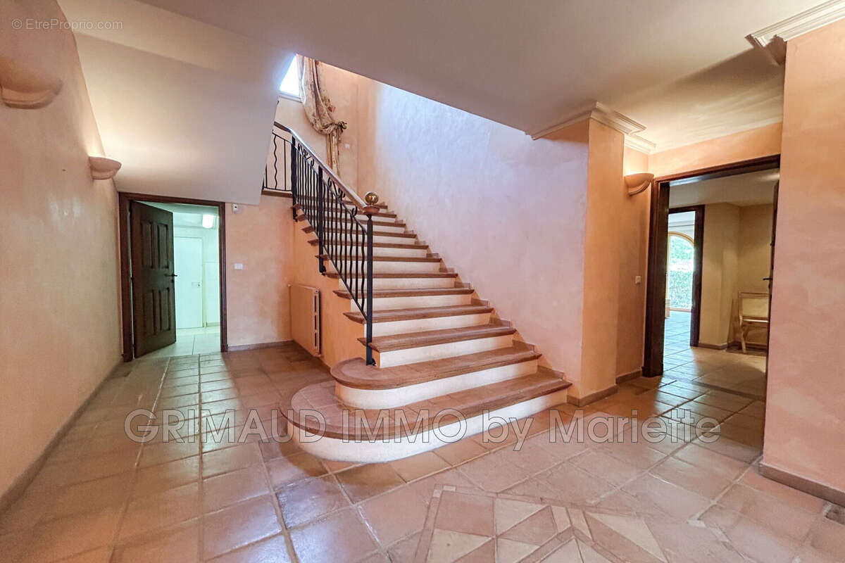 Maison 650 m² à Les Issambres  - photo 7