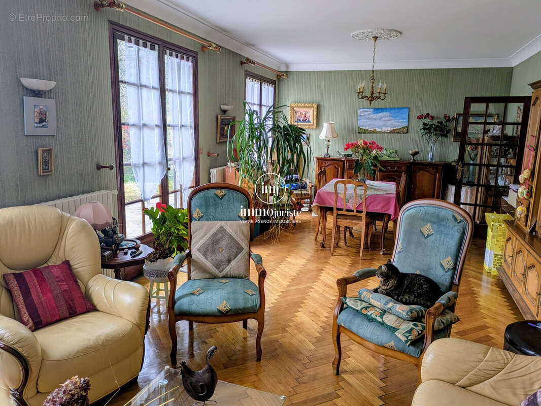 Maison 180 m² à Saint-Yrieix-Sous-Aixe  - photo 4