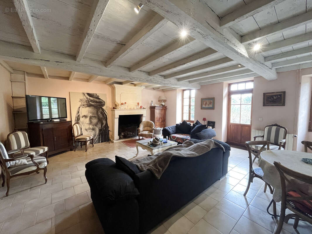 Maison à ROULLET-SAINT-ESTEPHE