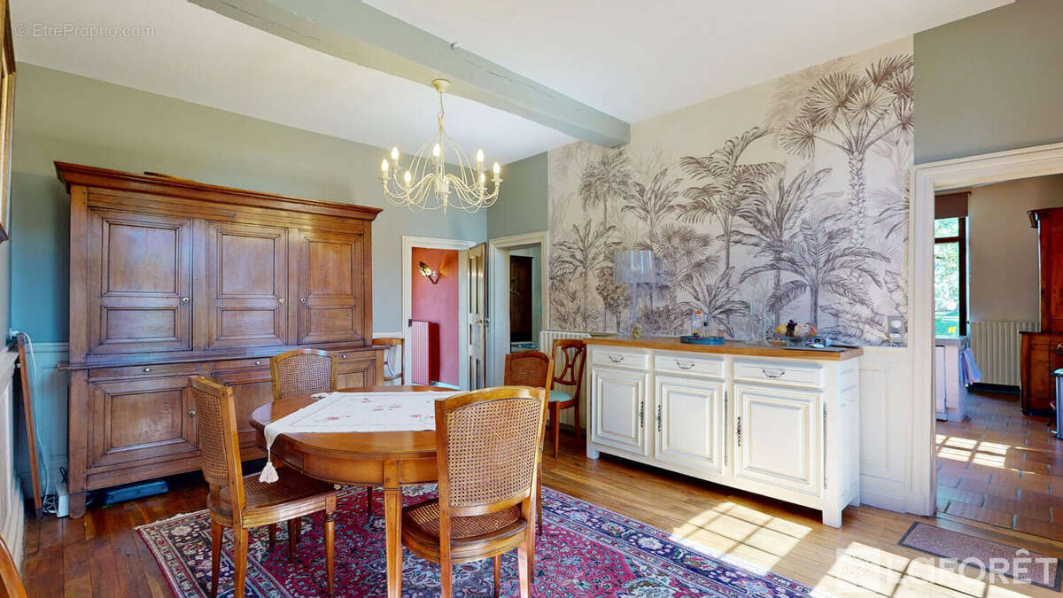 Ancienne cure du XVIIIe,  Propriété de caractère avec dépendances sur 1,7 ha - photo 2