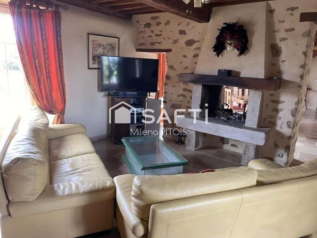 Photo 3 - Maison à LA ROCHE-EN-BRENIL