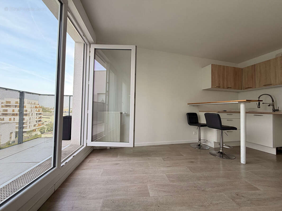 Appartement à VILLENEUVE-LA-GARENNE