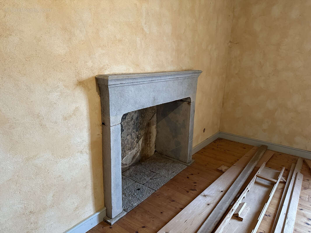 Maison à LAVIRON