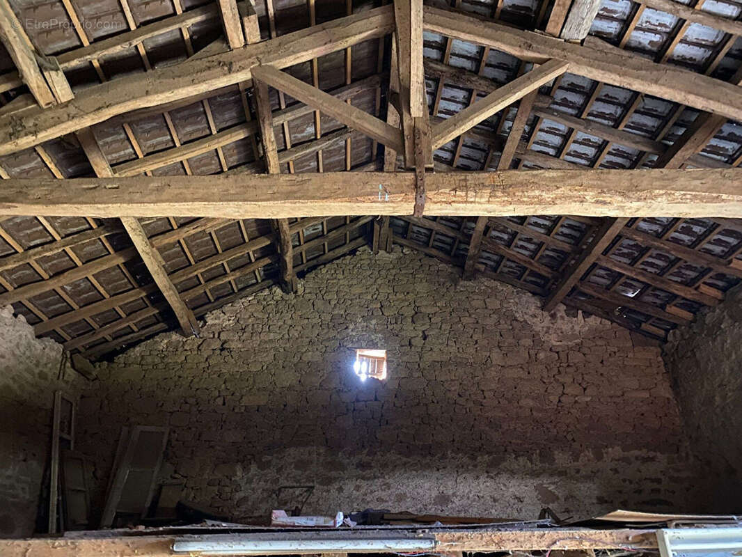 Maison à COMPREIGNAC