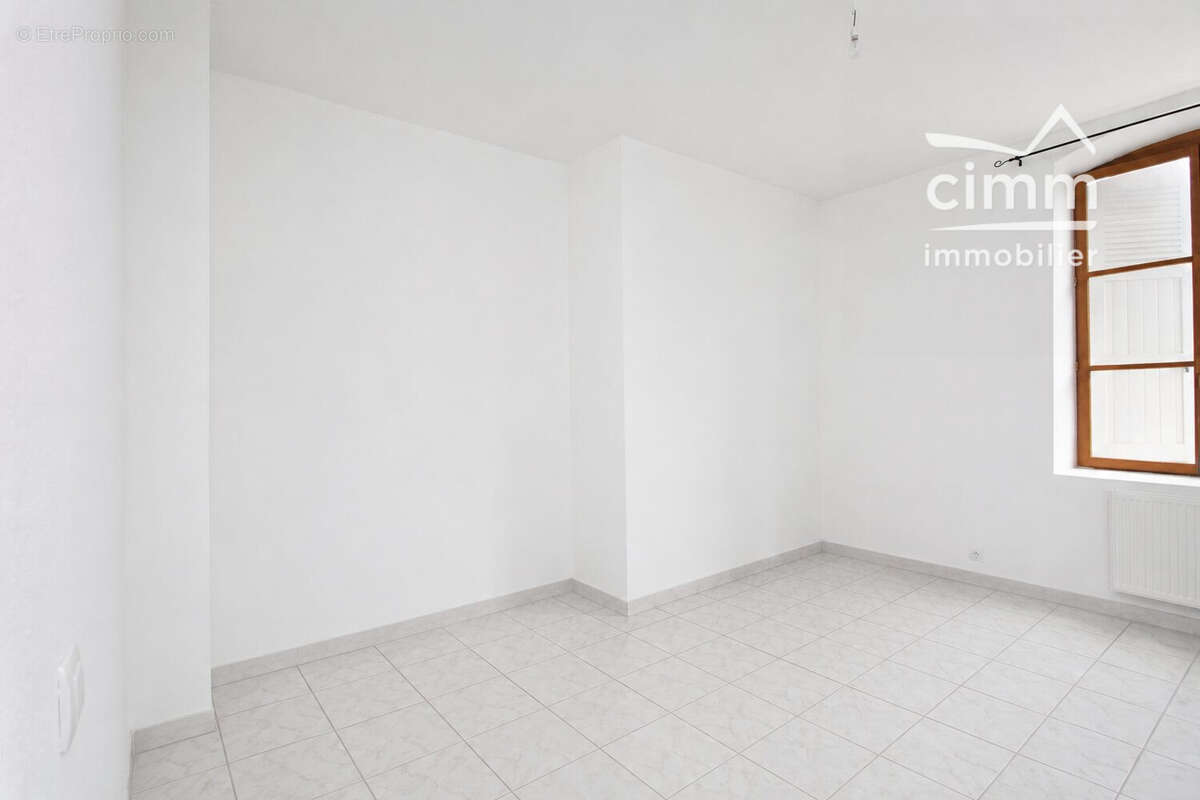 Appartement à SAINT-SIMEON-DE-BRESSIEUX