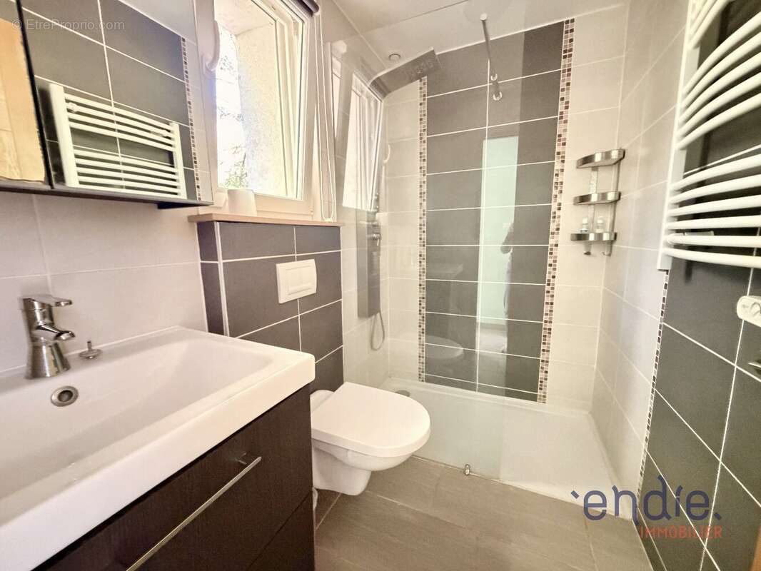 Appartement à SILLANS-LA-CASCADE