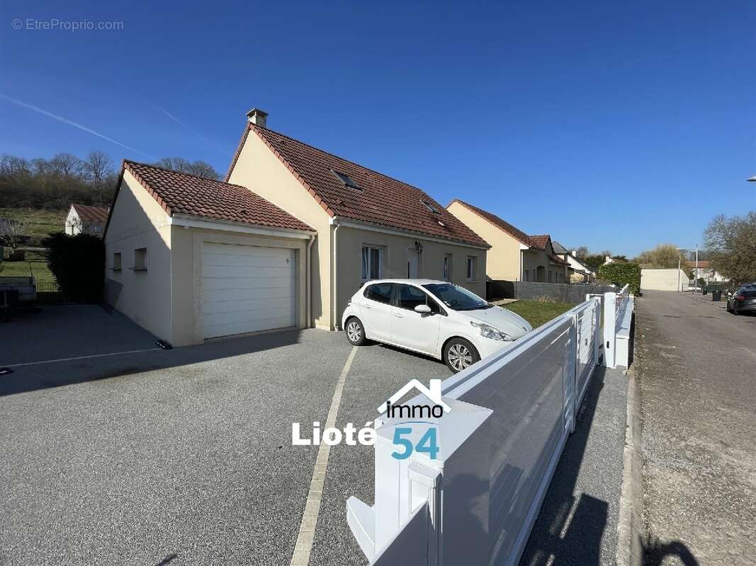 Maison à CREVECHAMPS