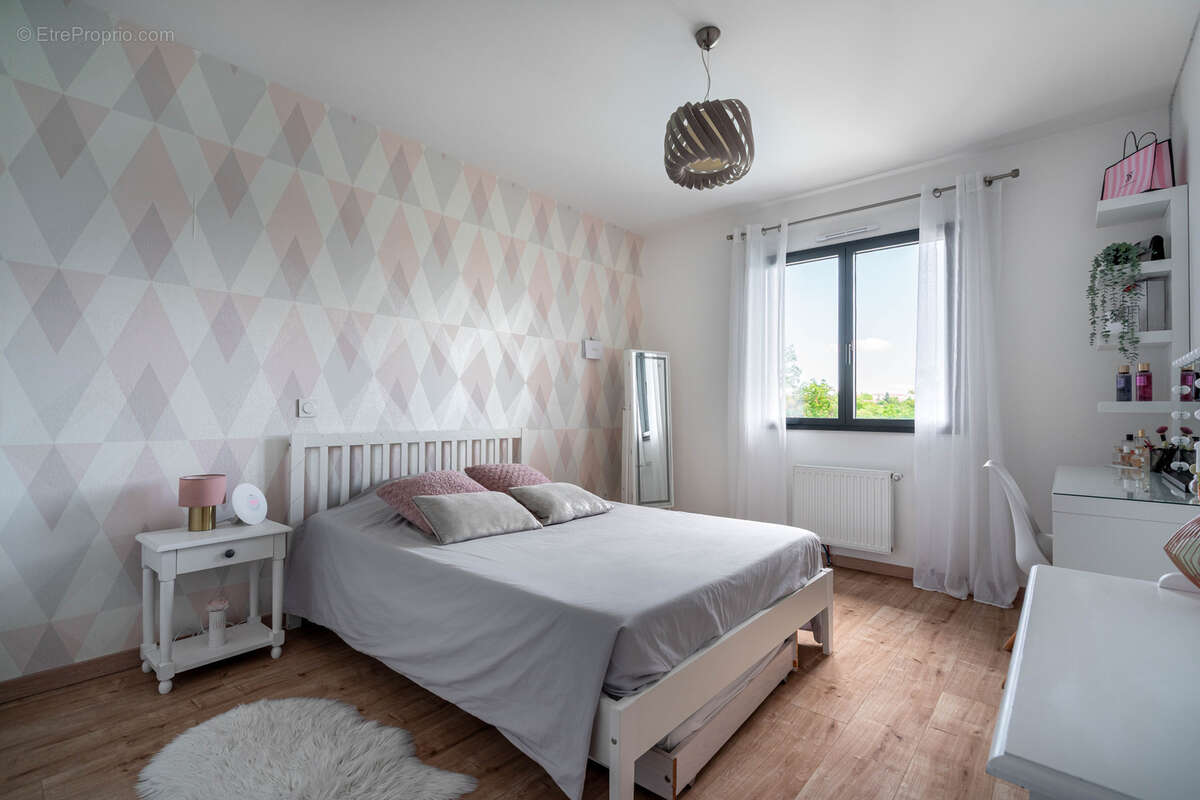 Maison à LA TOUR-DE-SALVAGNY